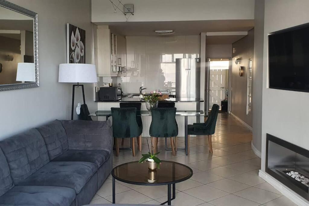 Beachfront 3-bedroom With Robben Island Views Cidade Do Cabo